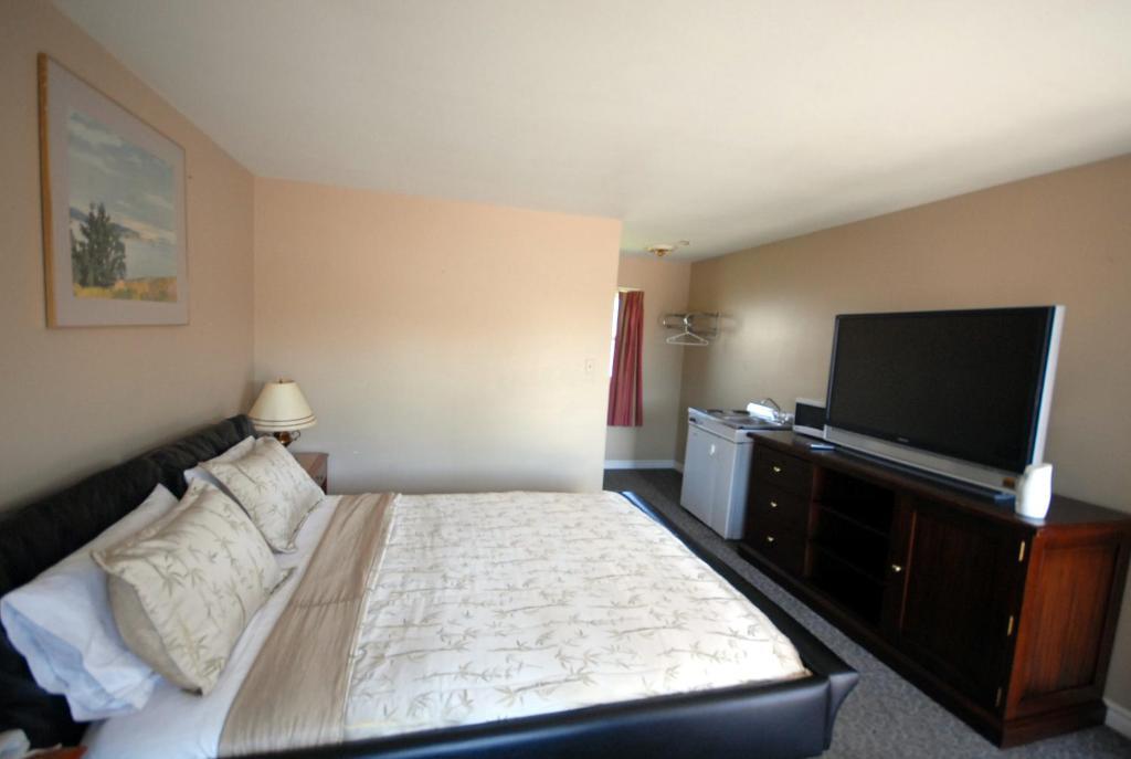 Kitchener Motel Room photo